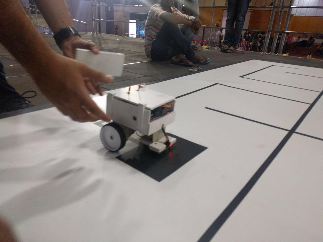 Maze solving Robot